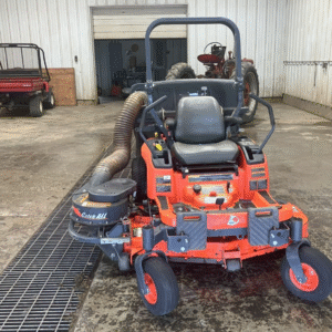 Kubota ZD221 zero turn mower w/ bagger