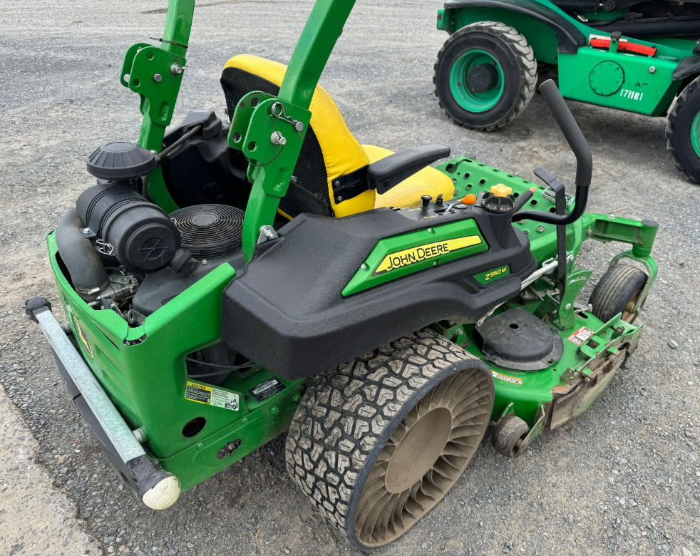 John Deere Z950M zero turn mower - Image 2